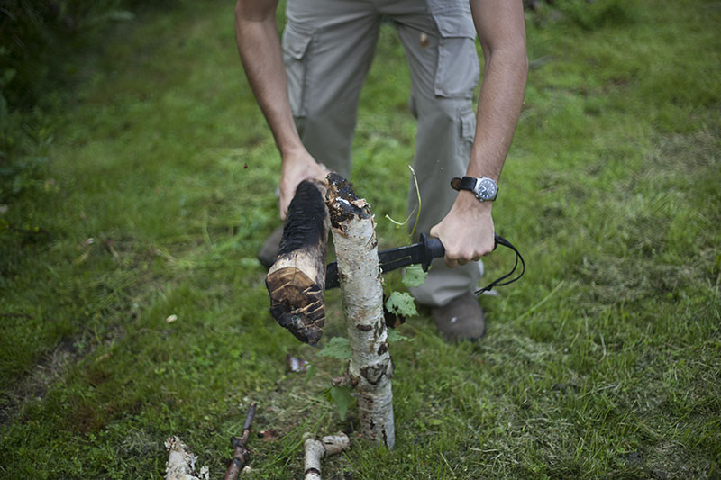 making dry tinder from wet log