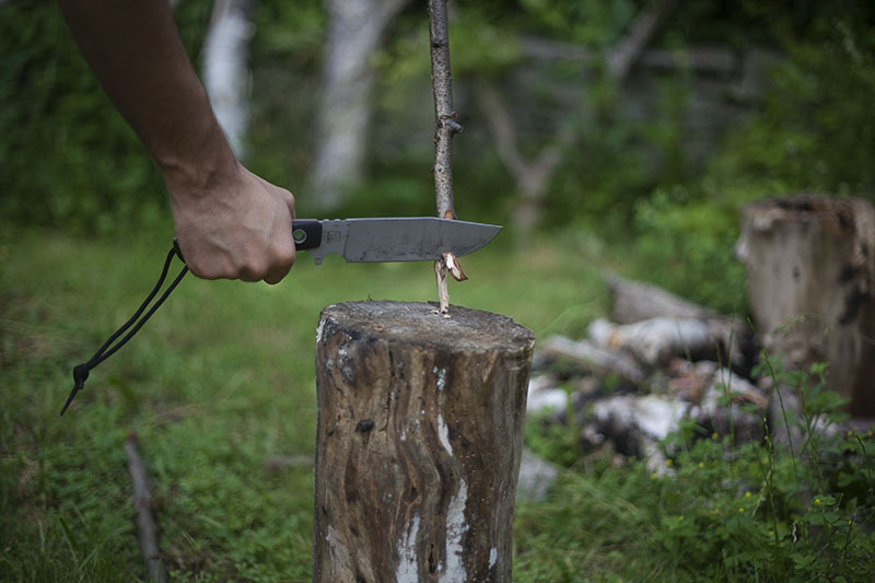 testing camp knife