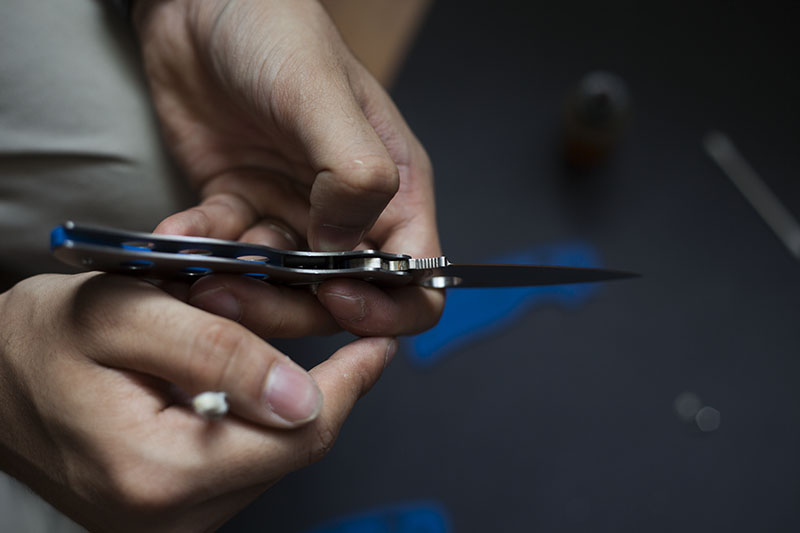 removing rust off survival knife