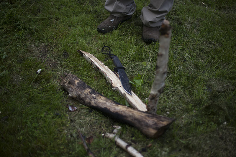 bowie used for batoning wood