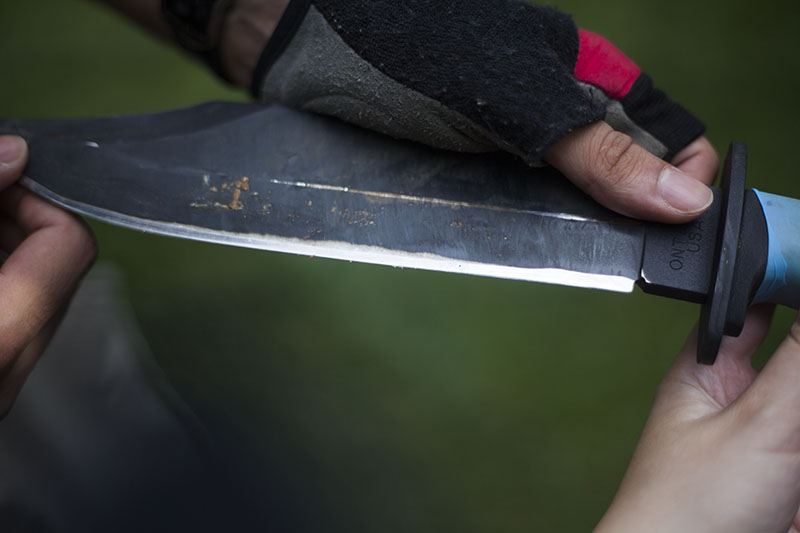 knife edge on ontario sp-10 marine raider bowie