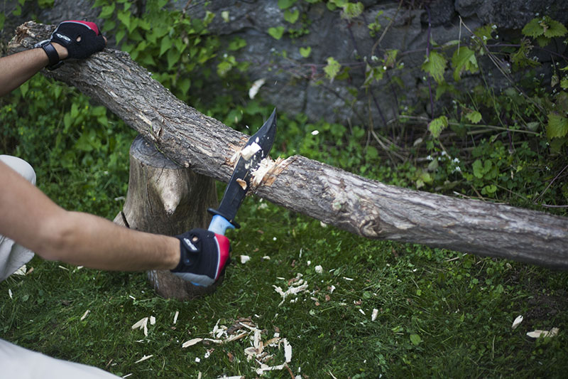 coolest looking survival knife