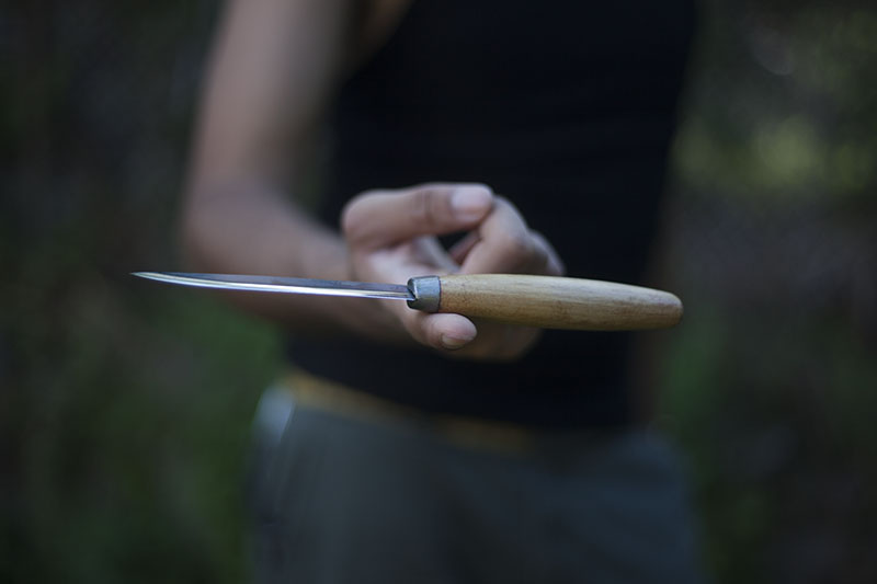 https://images.morethanjustsurviving.com/wp-content/uploads/2013/08/balance-point-mora-classic-1-bushcraft-knife.jpg