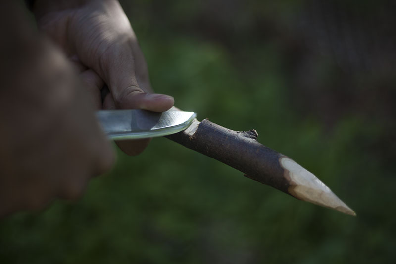 outdoors knife mora making notch