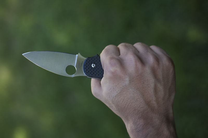 holding spyderco sage 1 in grip