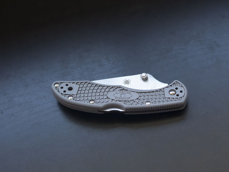 spyderco thumbstud delica 5