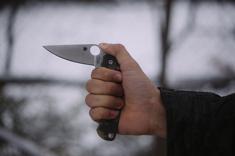 survival blog knife review paramilitary2 spyderco