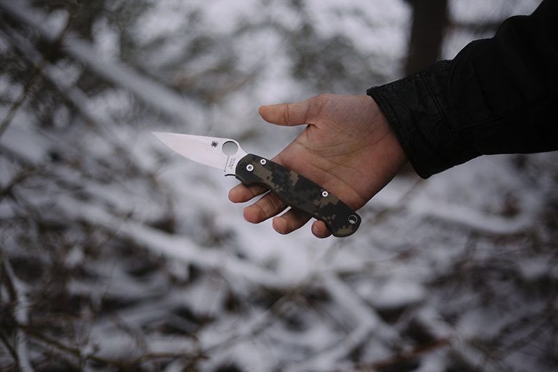 Spyderco Paramilitary 2 (PM2) easy knife sharpening on the Slide Guide 