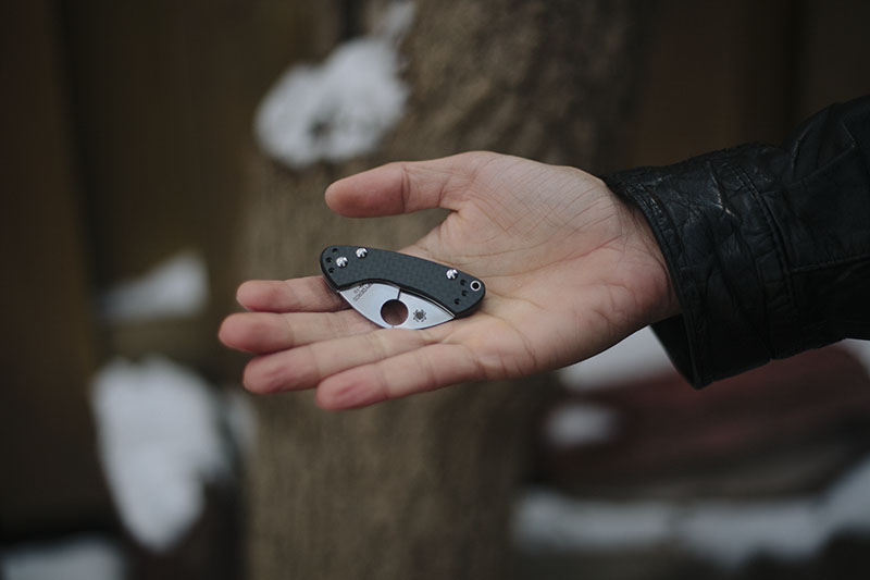 testing spyderco balance carbon fibre knife