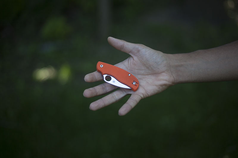 more than just surviving review spyderco urban orange g-10 handles