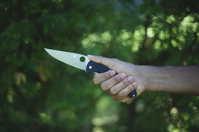 everyday carry knife black g10 spyderco resilience