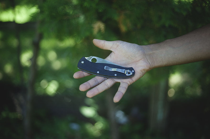 everyday carry folding knife spyderco resilience