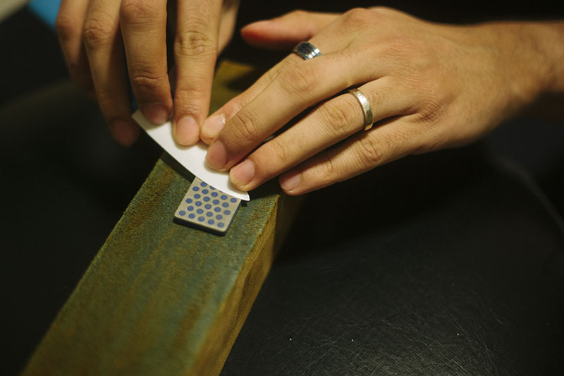 Why Ceramic Knives Are Almost IMPOSSIBLE to Sharpen! 