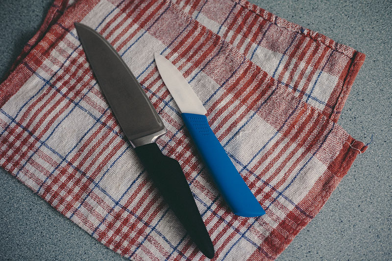 The Pros and Cons of Ceramic Knives - Delishably