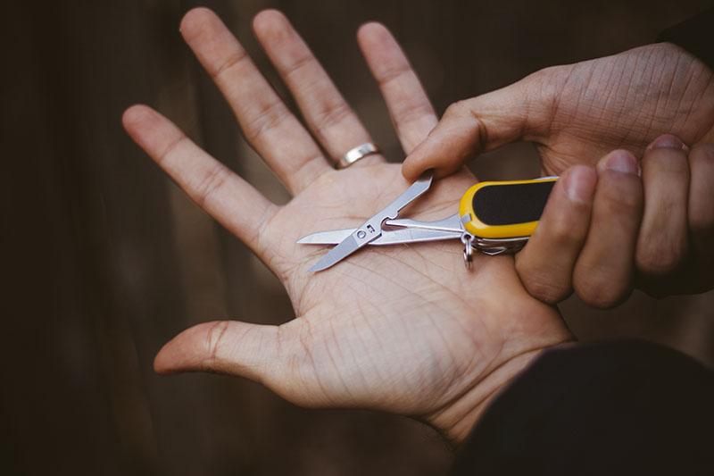 everyday carry victorinox evogrip s18 multi-tool swiss army knife review