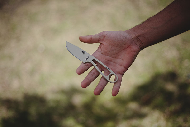 small fixed blade survival knife esee izula review