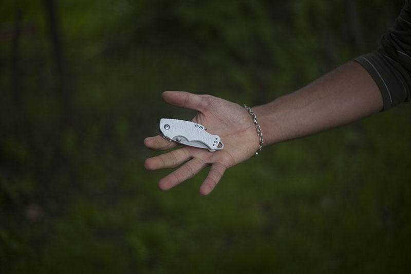 everyday carry folding knife kershaw shuffle review white handle tool