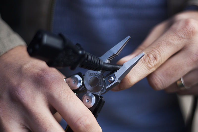 wilderness survival outdoor multi-tool leatherman signal review