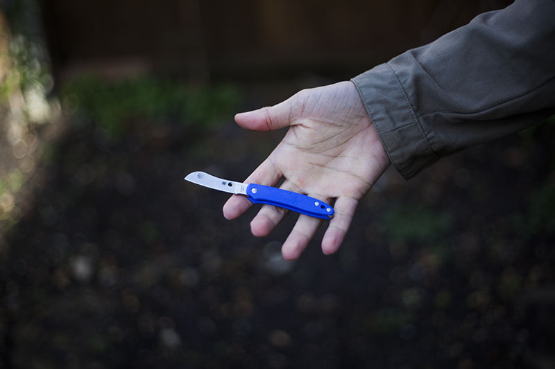 folding-pocket-knife-edc-lightweight-slipjoint-spyderco-roadie