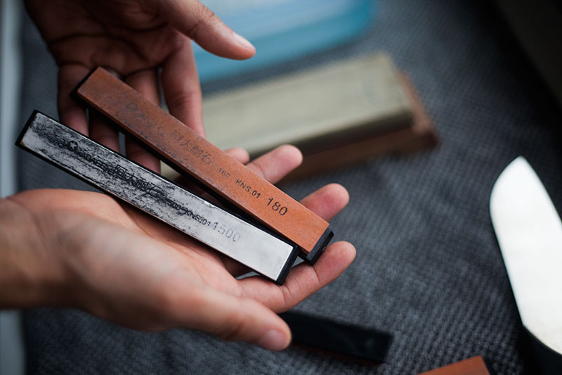 using knife sharpening stones to sharpen your edge survival blog tutorial