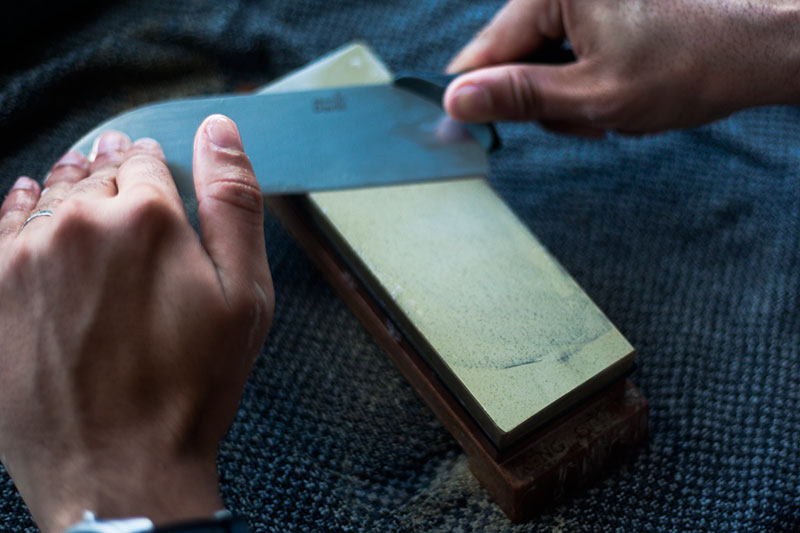 tutorial how to sharpen a knife with a whetstone water stone for sharpening